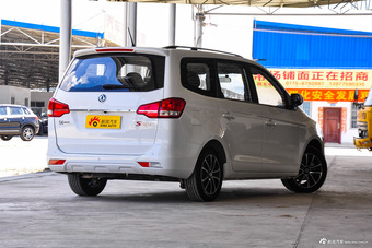 2016款风行S500 1.6L手动尊享型 珍珠白