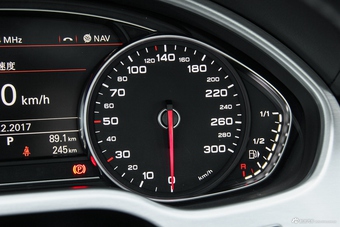 2016款奥迪A8L 3.0T自动45TFSI quattro舒适型