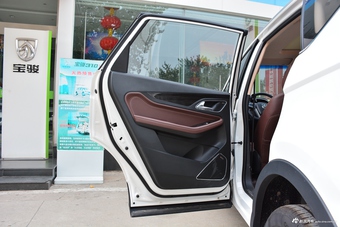 2017款宝骏560 1.5T DCT旗舰型