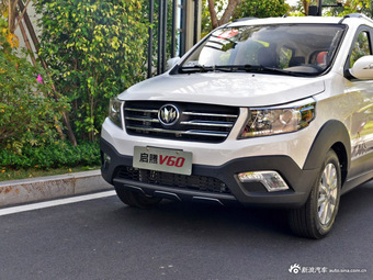 2017款启腾V60 1.5L手动豪华型 