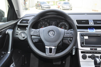 2016款迈腾1.8T自动TSI智享豪华型 幻影黑