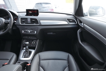 2018款奥迪Q3 30周年年型 30 TFSI风尚型