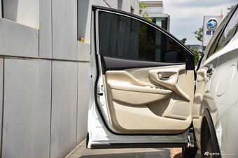 2015款楼兰 2.5L自动XV RES Plus两驱豪雅版