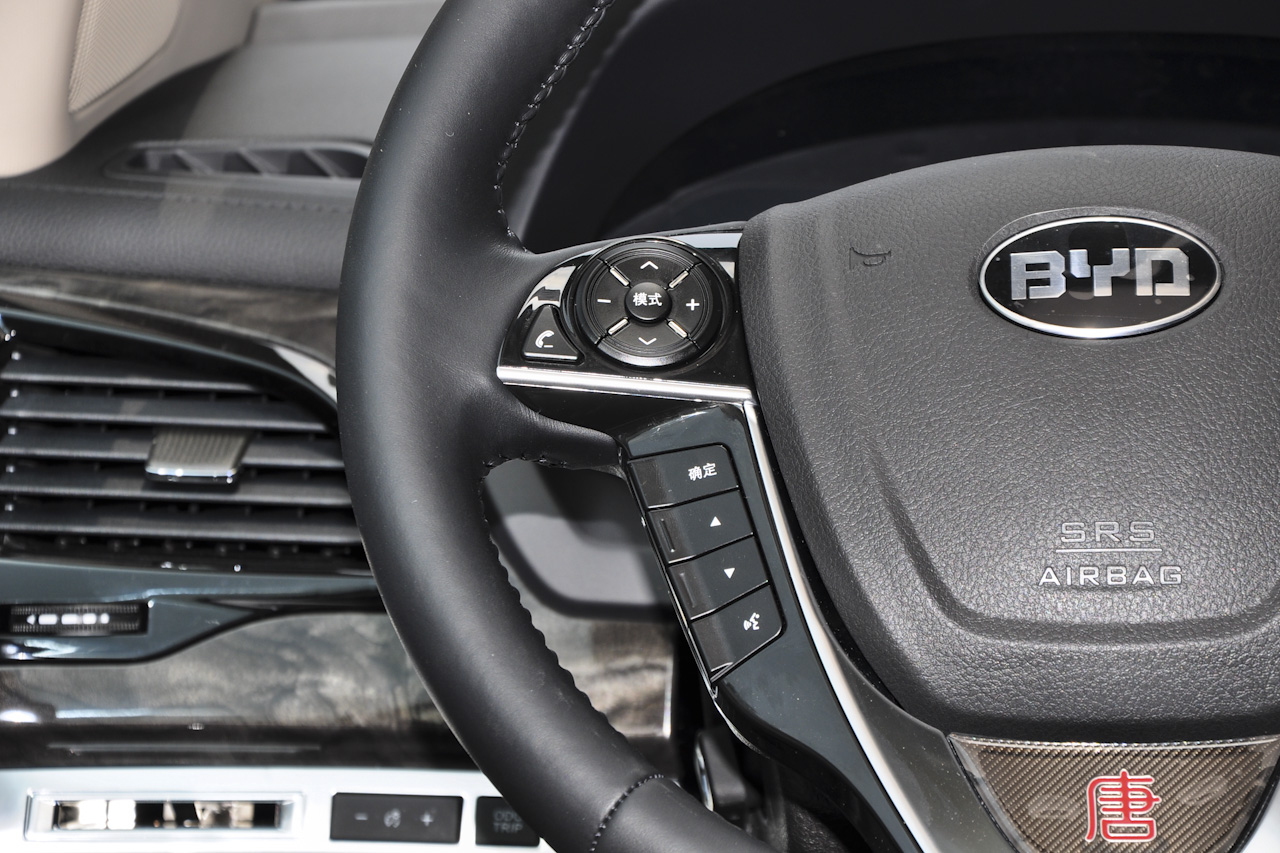 2015款比亚迪唐2.0T自动四驱旗舰型