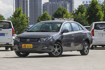 2014款众泰Z300 1.5L手动豪华型