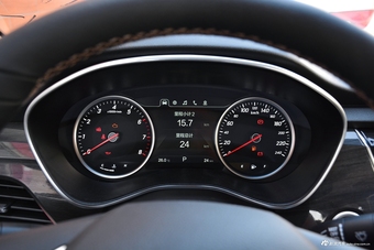 2017款宝骏560 1.5T DCT旗舰型7座