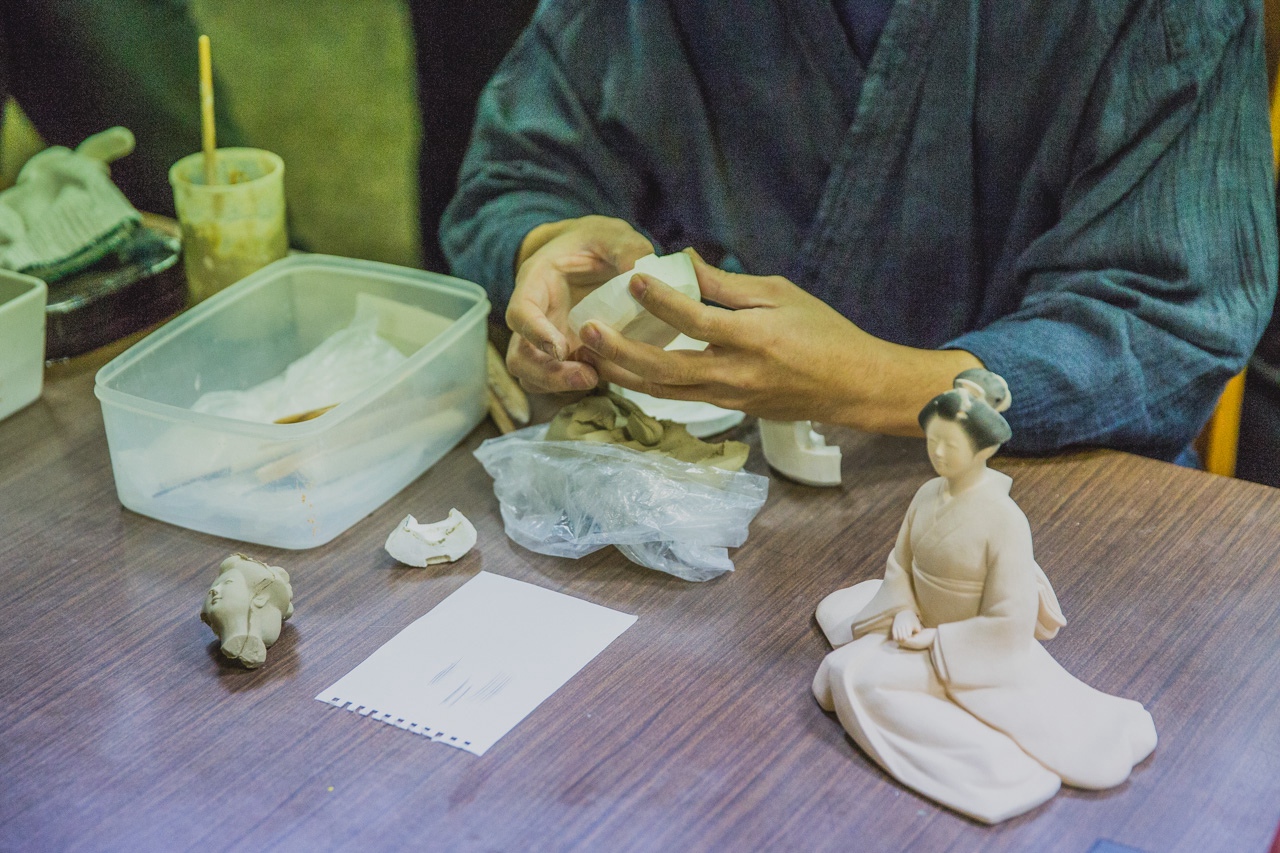 LEXUS雷克萨斯匠心之旅  博多人形 上色工艺见学