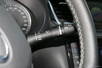 2018款英菲尼迪QX50 2.0T自动两驱时尚版