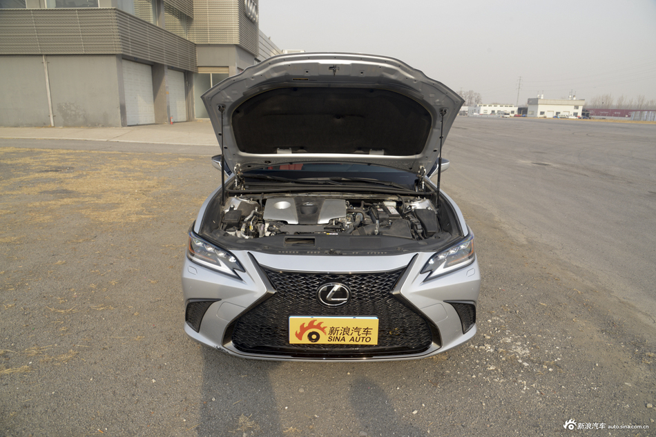 2018款雷克萨斯ES 2.5L自动260 F SPORT