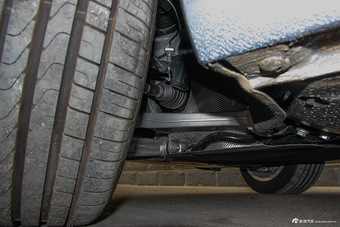 2017款奥迪A4L 2.0T自动40TFSI时尚型 花剑银