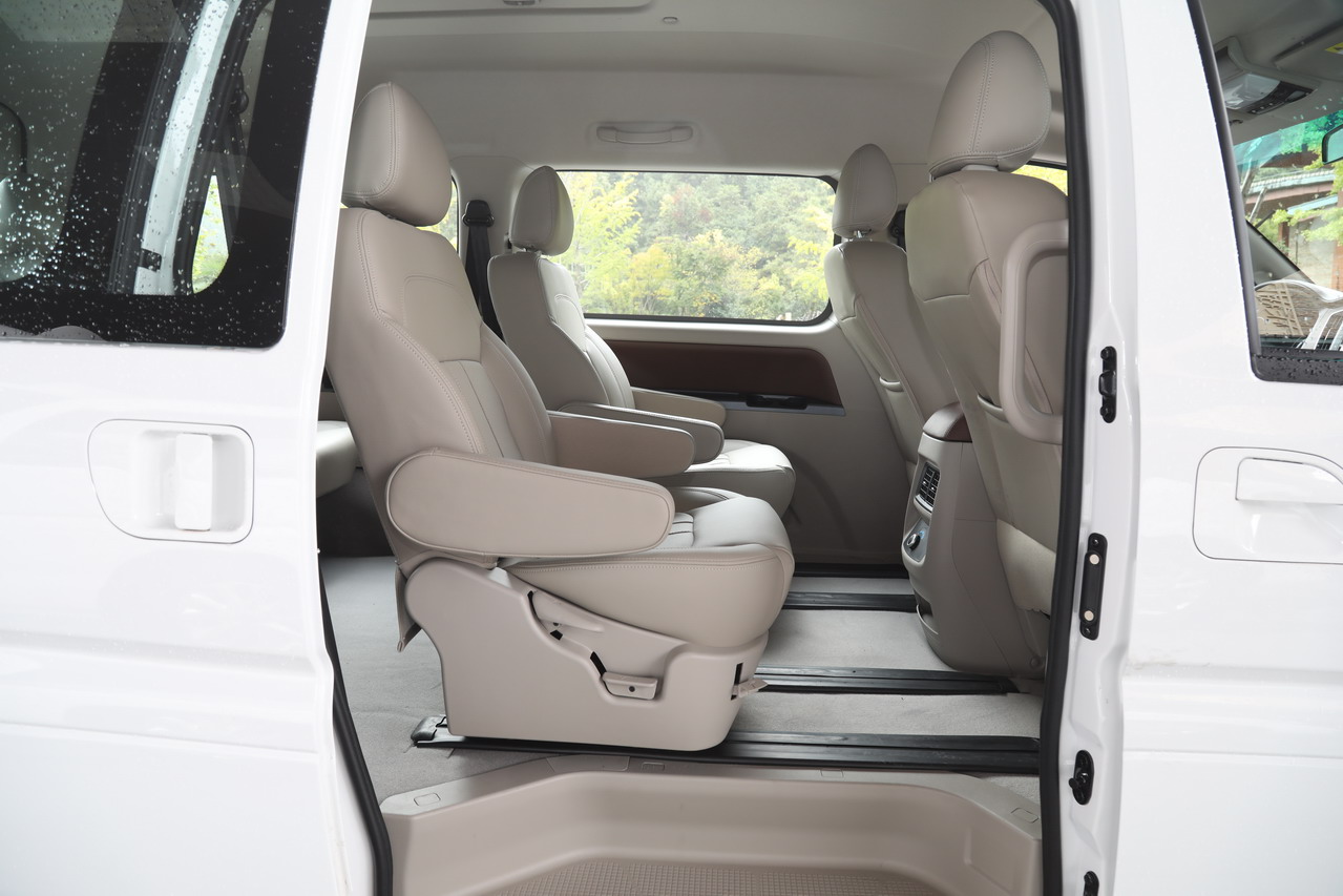 2019款菱智M5EV 豪华型