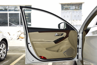 2015款海马M8 1.8T自动舒适型