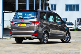 2016款五菱宏光S1 1.5L手动尊享型 大地棕