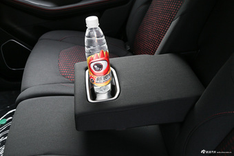 2017款宝骏560 1.5T 手动舒适型7座 