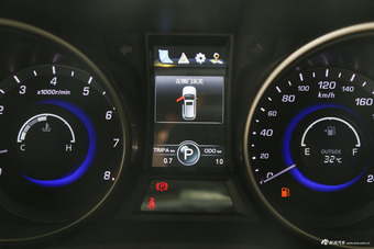 2016款长安CS75 1.8T自动尊荣型