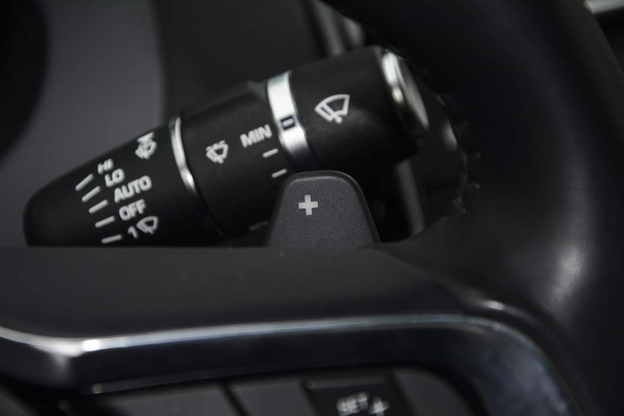 2017款捷豹XE R-SPORT 2.0T自动i4 Ti (200PS) 