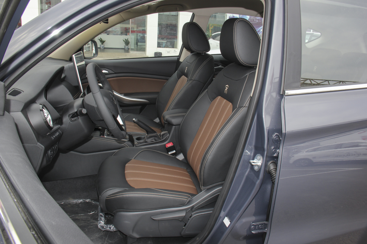 2019款比亚迪宋1.5TI手动智联越动型