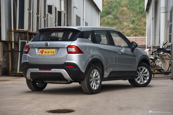 2016款中华V3 1.5L自动智能型 科技银