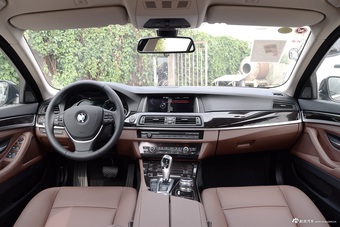 2017款宝马5系2.0T自动528Li领先型图片