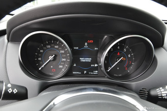 2018款捷豹F-PACE 2.0T自动四驱都市尊享版