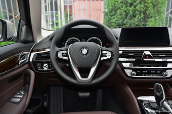 2018款宝马5系2.0T自动525Li 豪华套装