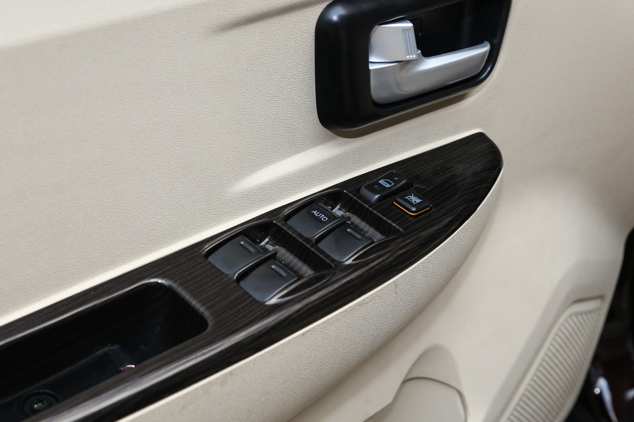 2016款风光370 1.5L手动标准型7座 摩卡棕