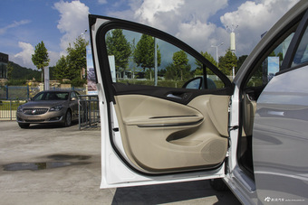 2016款威朗轿跑1.5L自动进取型15S