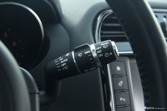 2016款捷豹F-PACE 2.0T自动R-SPORT运动版