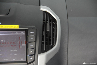 2015款五十铃D-MAX 2.5T自动四驱超豪华款