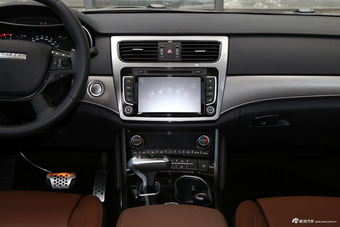 2017款哈弗H8 2.0T自动汽油四驱尊享型