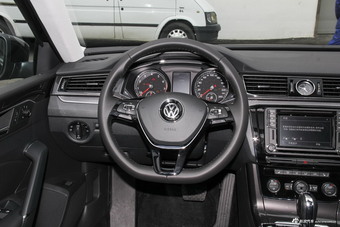 2017款帕萨特1.8T自动御尊版330TSI DSG
