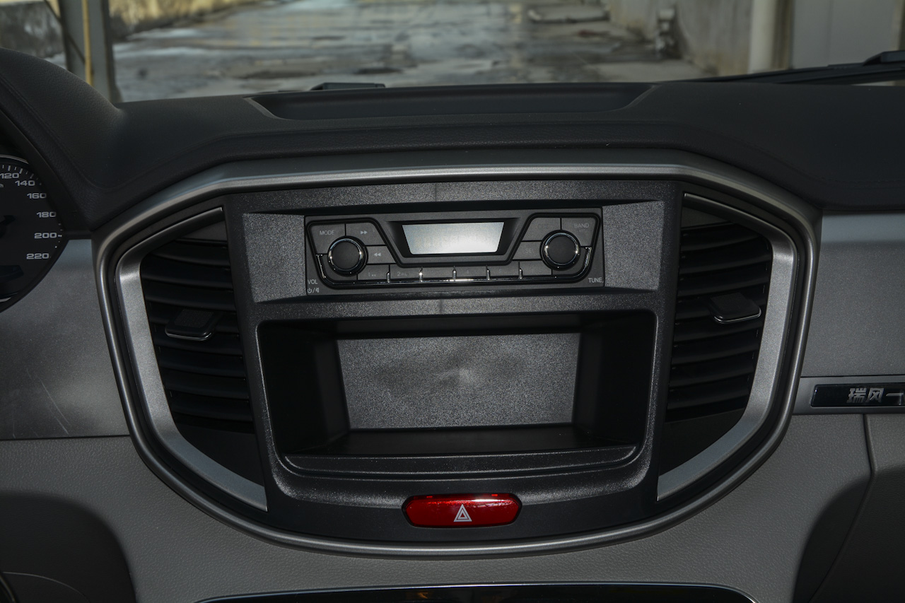 2017款瑞风M4 2.0T手动舒适型