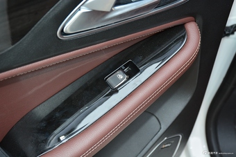 2017款宝骏560 1.5T DCT旗舰型