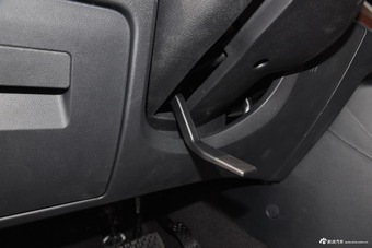 2017款森雅R7 1.6L 自动尊贵型