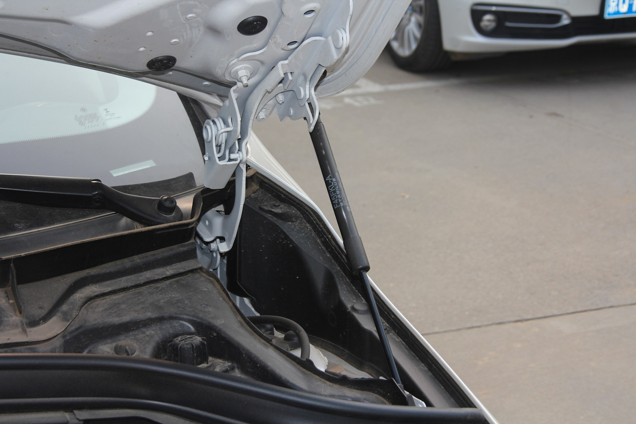 2016款宝马2系旅行车218i 1.5T自动运动设计套装