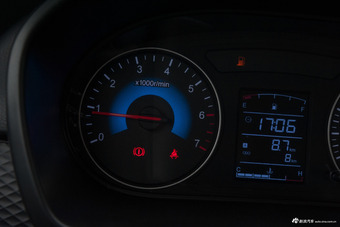 2018款风光330S 1.5L手动舒适型DK15