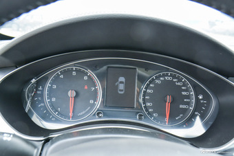 2016款众泰Z700 1.8T手动典雅型