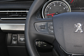 2018款东风标致408改款1.6T自动豪华版350THP