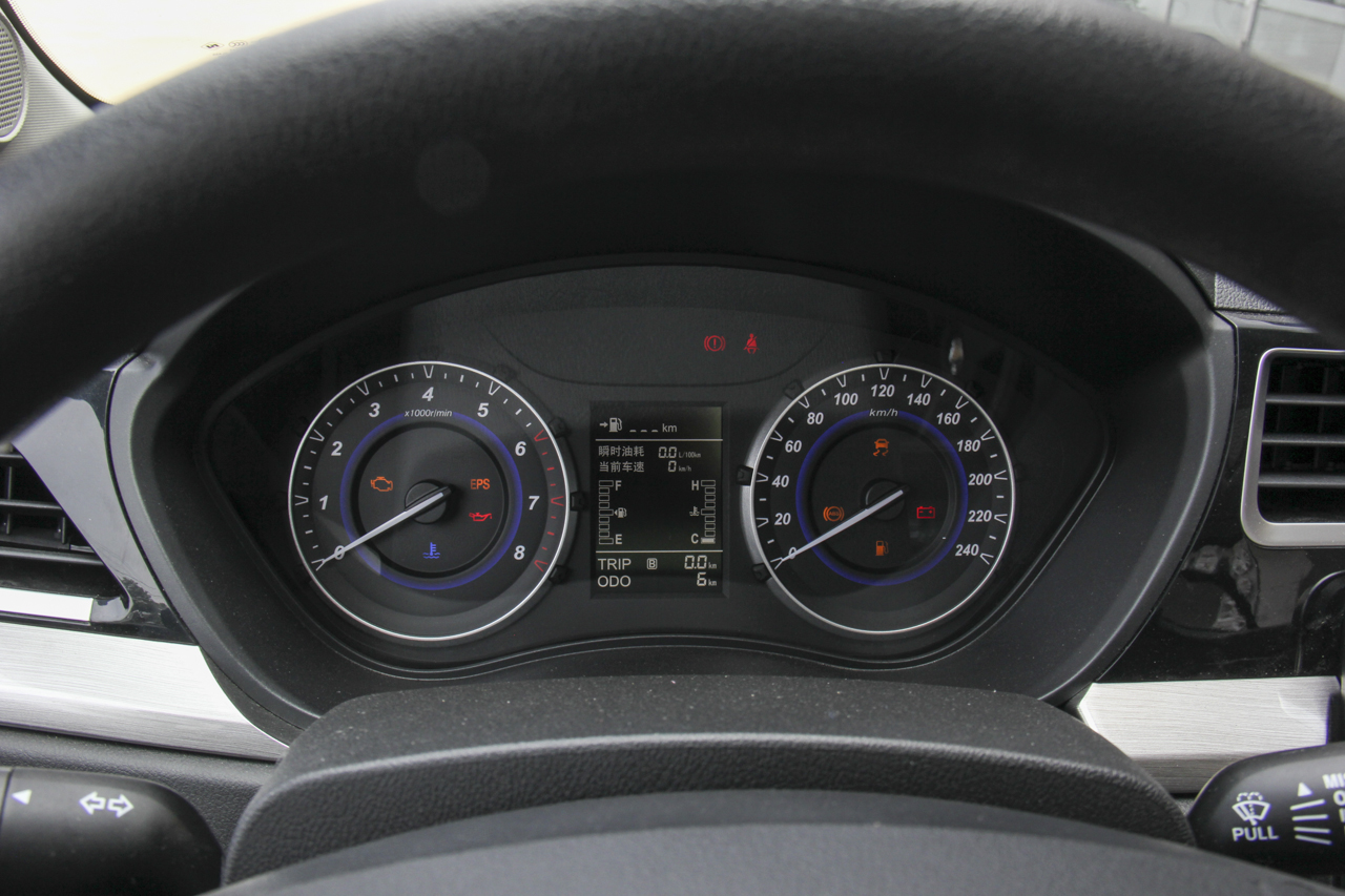 2018款海马S5青春版 1.6L手动豪华定制版