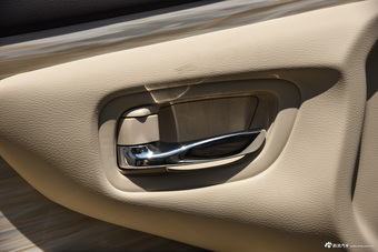 2015款楼兰 2.5L自动XV RES Plus两驱豪雅版