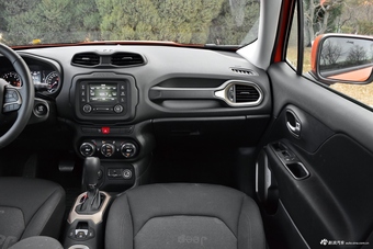 2017款自由侠2.0L自动四驱越能版