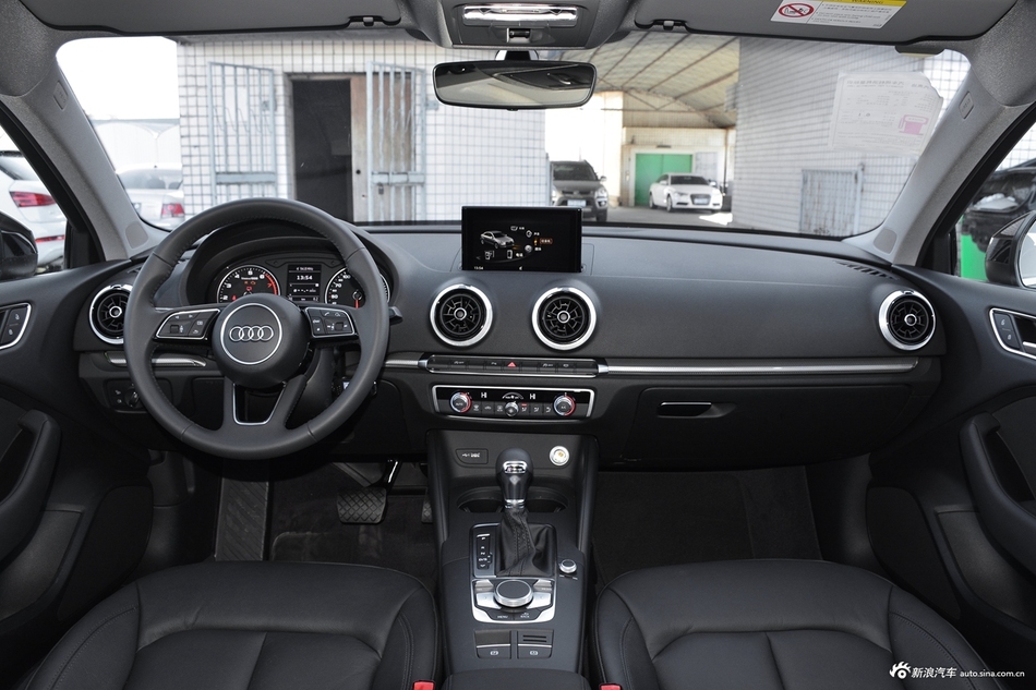 2018款奥迪A3 30周年型2.0T自动Sportback 40 TFSI风尚型