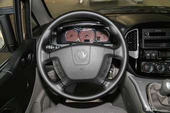 2016款菱智M5 2.0L手动7座标准型L