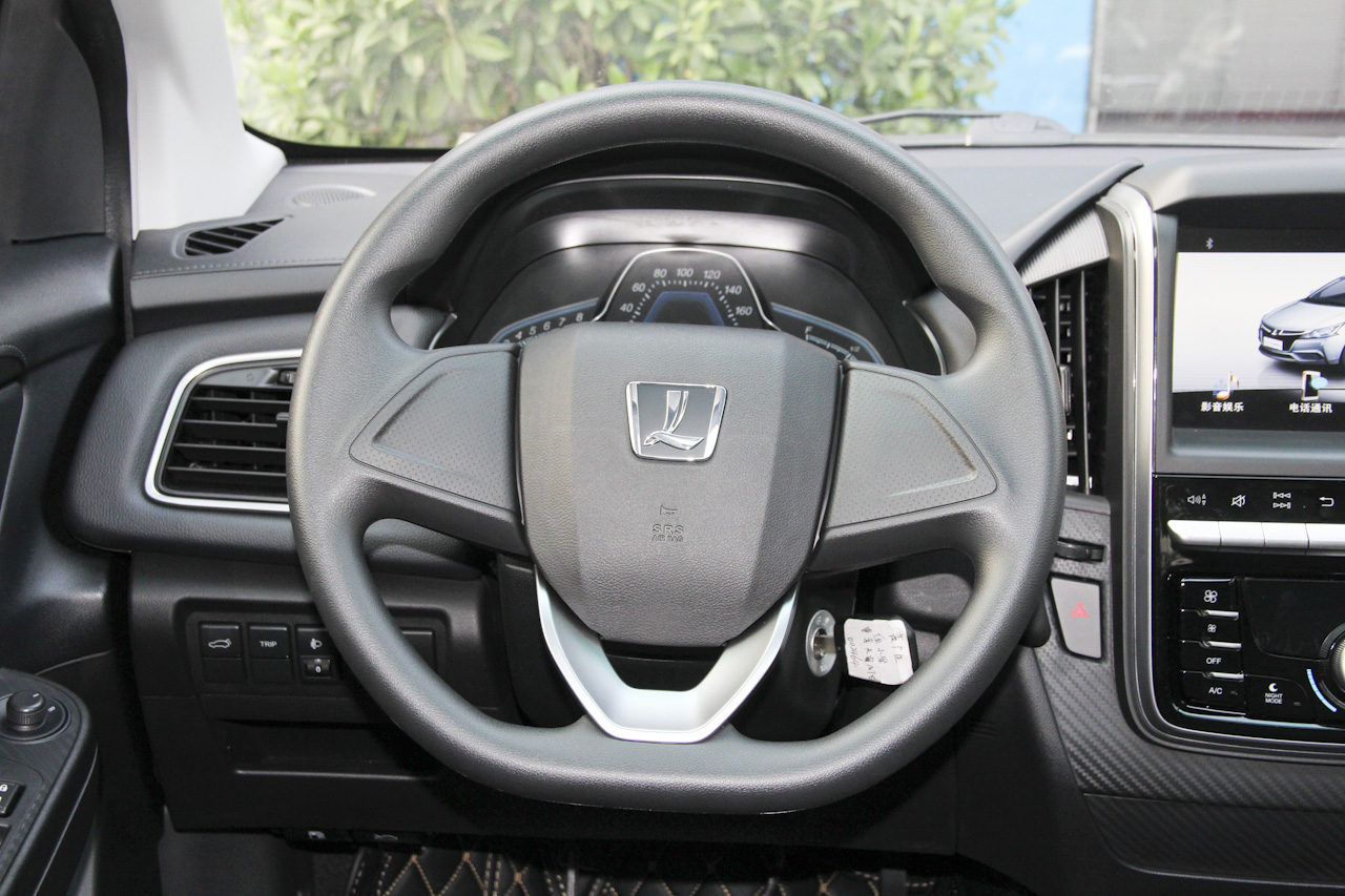 2016款锐3 1.6L手动尊享型天窗版