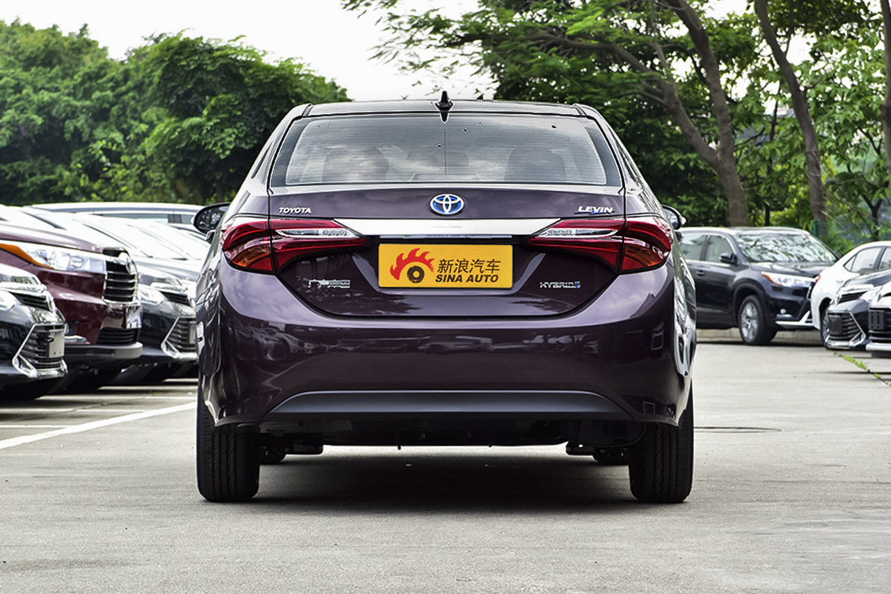 2016款雷凌双擎1.8L自动精英天窗版