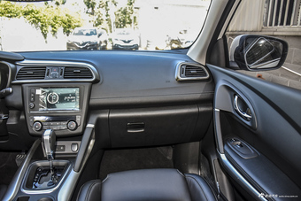 2016款科雷嘉2.0L自动两驱豪华版