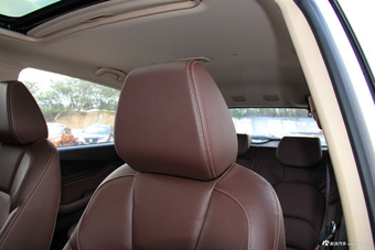 2017款宝骏560 1.5T DCT尊享型