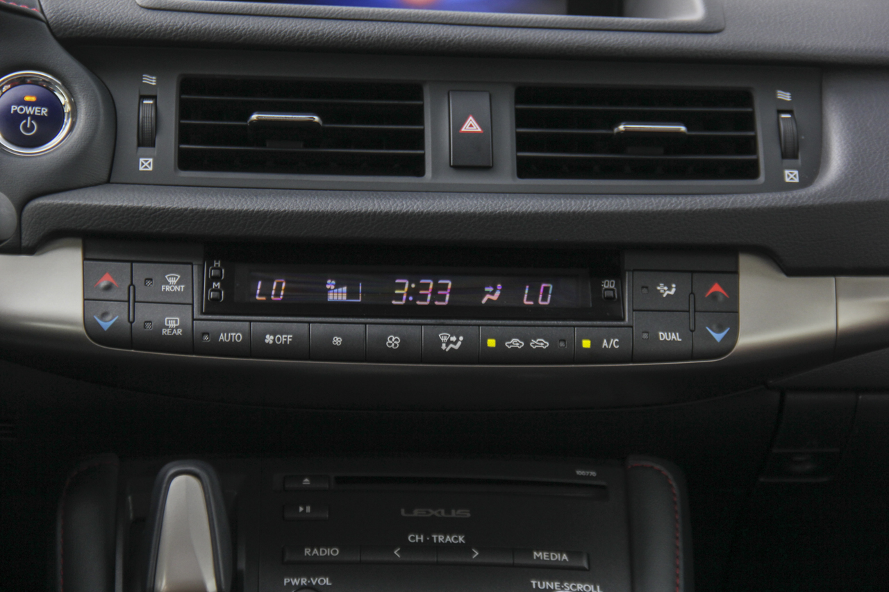 2017款雷克萨斯CT200h 舒适版双色