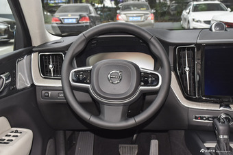2018款沃尔沃XC60 2.0T自动四驱T5智雅豪华版