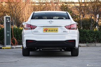 2017款海马福美来 1.6L 手动豪华型（白）